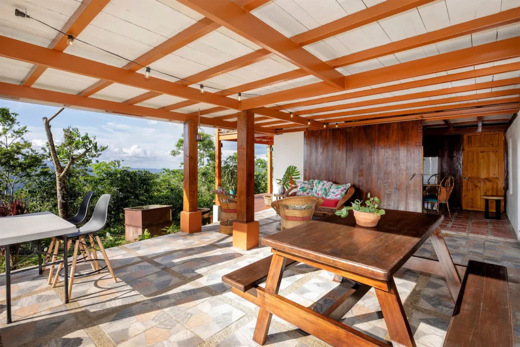 Alojamiento en Turrialba, cabaña en finca de café orgánico, Costa Rica.