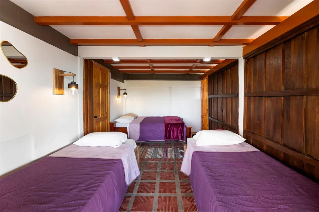 Habitación acogedora en eco-lodge sostenible en Turrialba, Costa Rica.