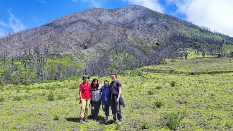 Grupo de excursionistas en Turrialba, Costa Rica, cerca de Iriká Lodge.