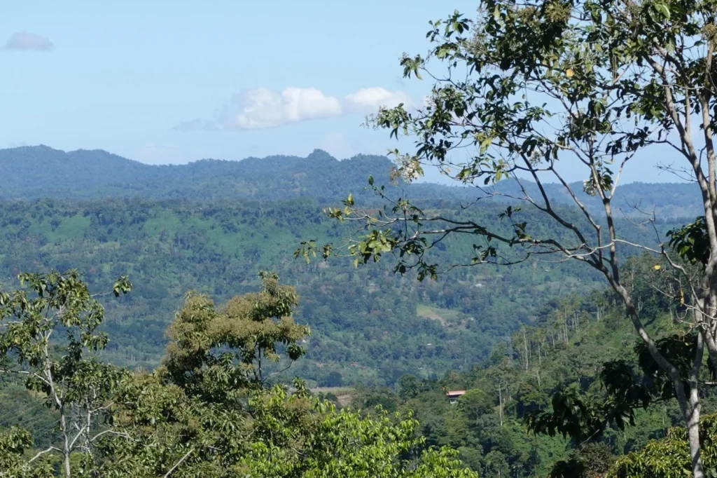 Vista panorámica desde Iriká Lodge en Turrialba, Costa Rica